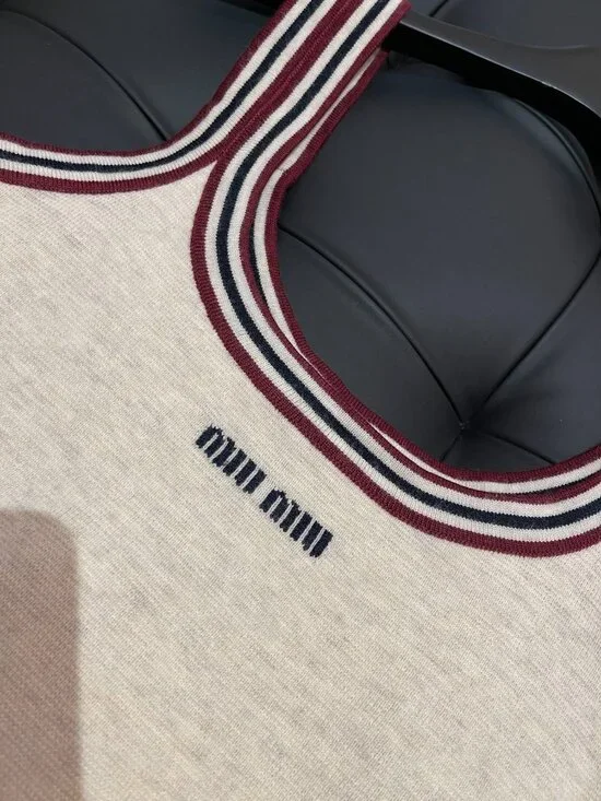 Miu Miu mini skirt set, vest knit set, women's size M - Picture 6 of 9